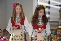 вики-и-ани-със-свещи